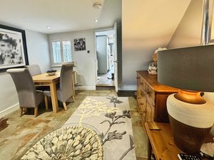 High Street- click for photo gallery